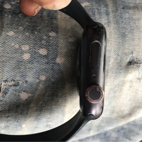 Apple Watch SE (2022) (GPS + Cellular, 44mm) - Midnight Aluminum - Picture 6 of 7